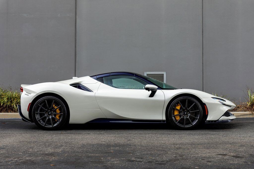 Used 2022 Ferrari SF90 Spider image 6