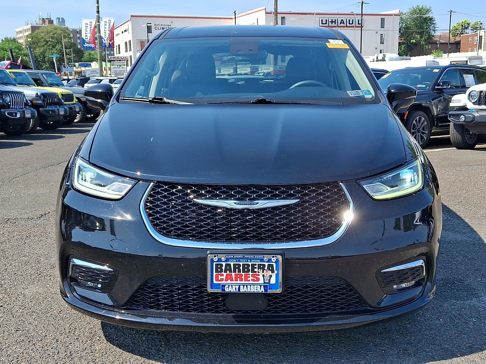 Used 2024 Chrysler Pacifica Touring-L FWD image 2