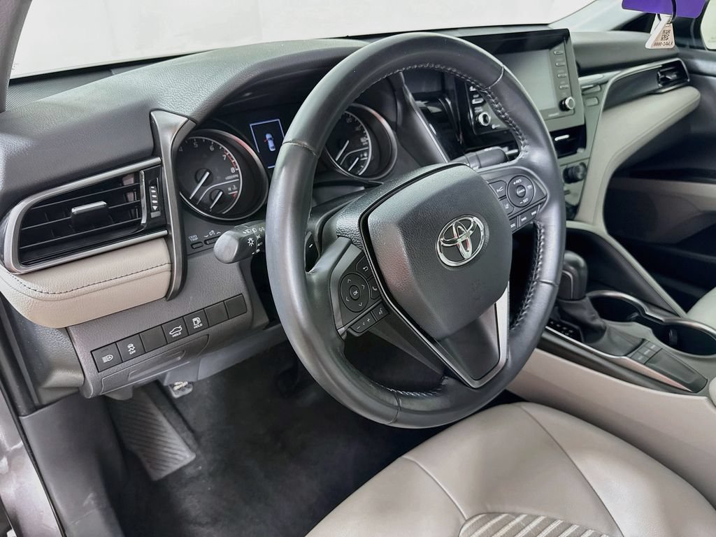 Used 2022 Toyota Camry SE FWD image 9