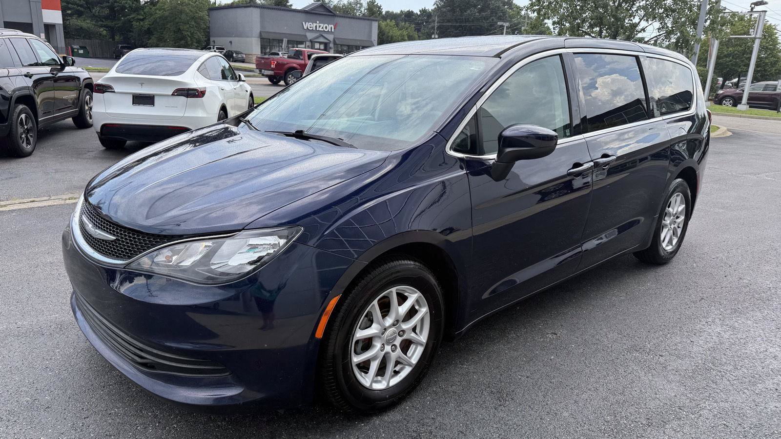 Used 2017 Chrysler Pacifica LX FWD image 8