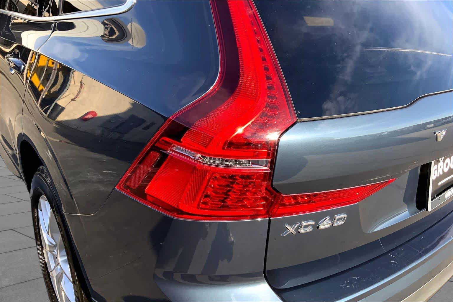 Used 2018 Volvo XC60 T5 Momentum w/ Vision Package AWD/4WD image 28