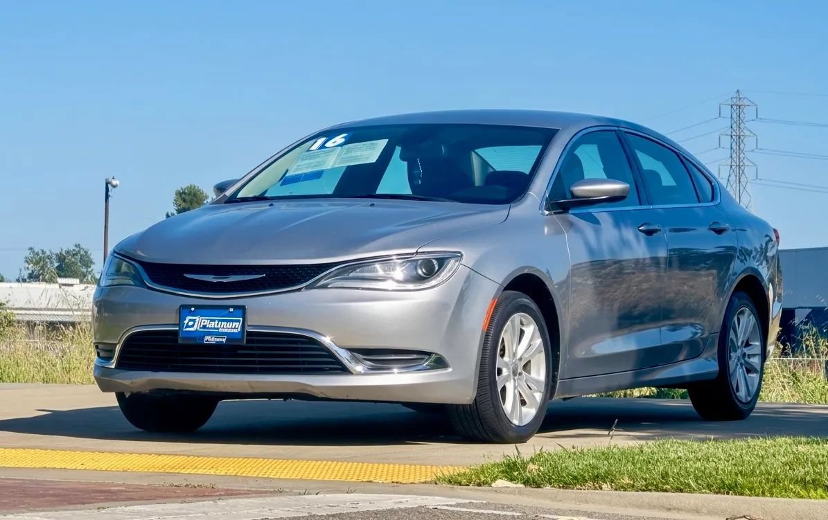 Used 2016 Chrysler 200 Limited FWD image 3