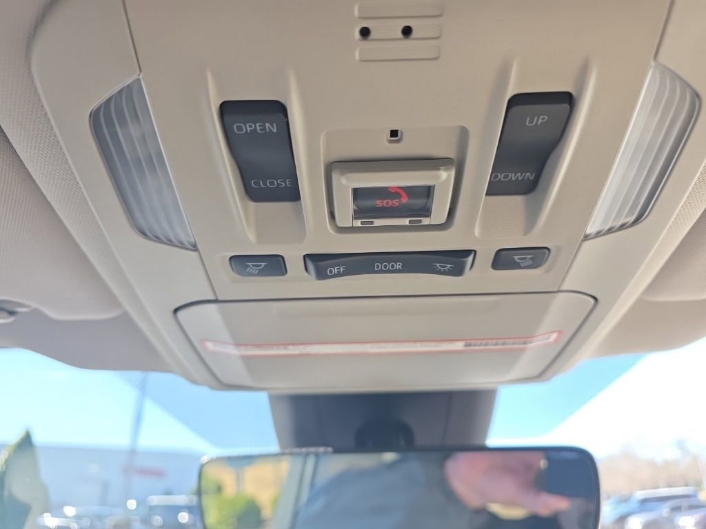 Used 2022 Toyota Highlander XLE image 32