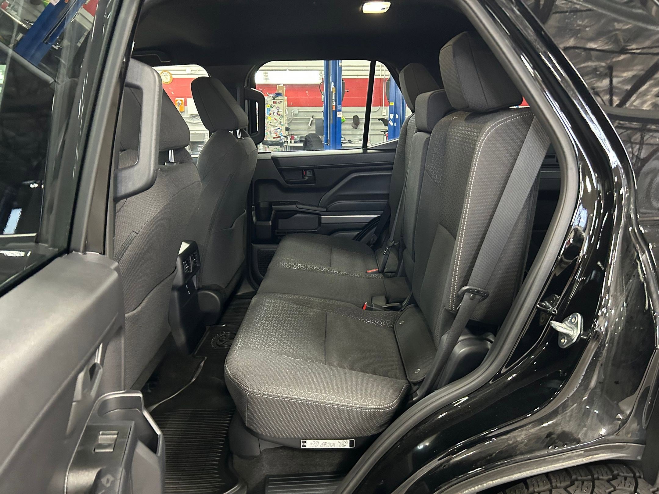 Used 2025 Toyota 4Runner SR5 AWD/4WD image 25