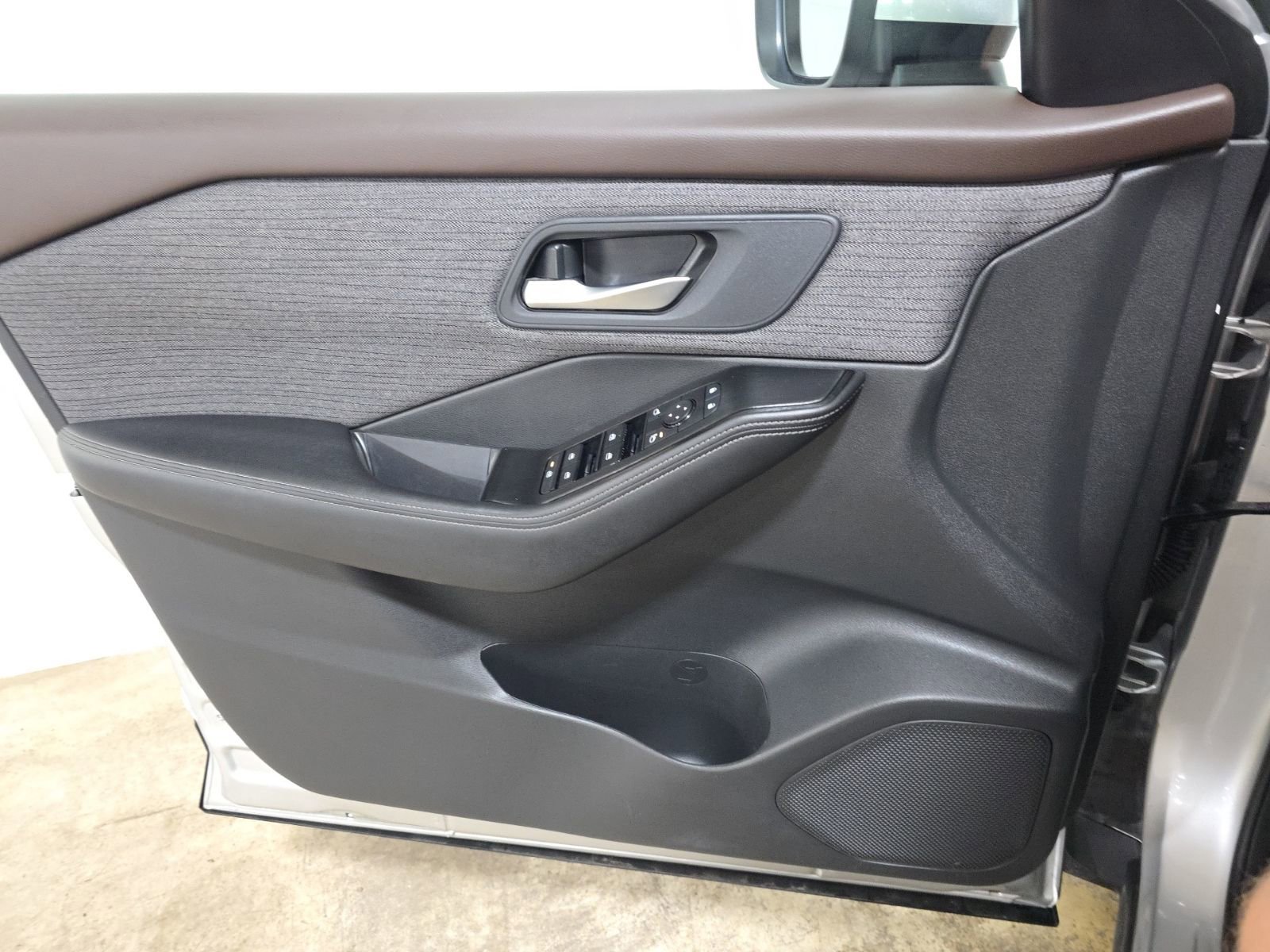 Used 2022 Nissan Rogue SV image 28