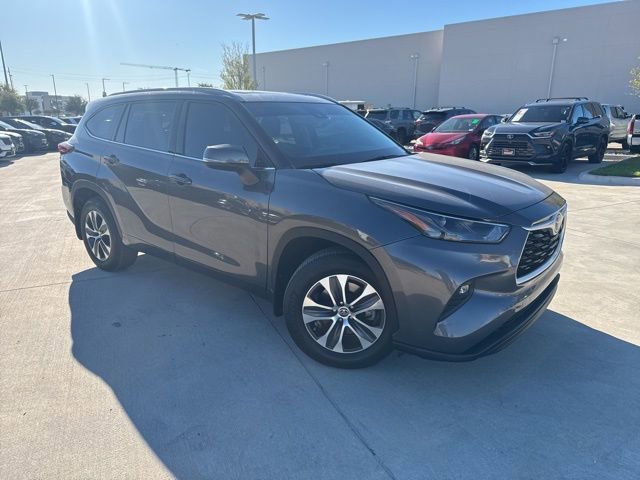 Used 2022 Toyota Highlander XLE