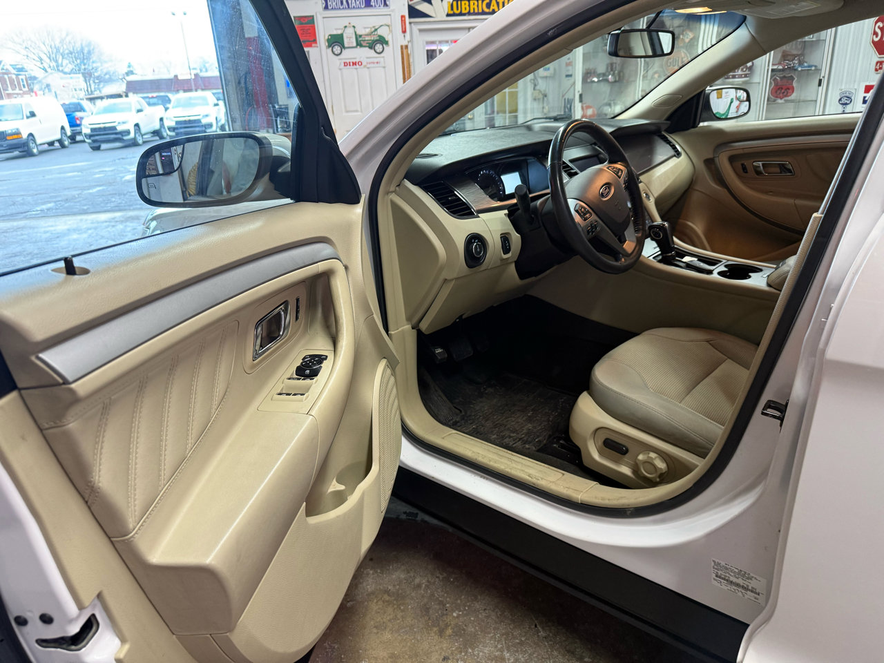 Used 2018 Ford Taurus SEL w/ Equipment Group 201A image 10