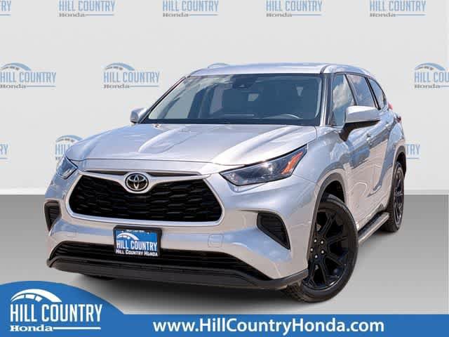 Used 2022 Toyota Highlander L FWD image 1