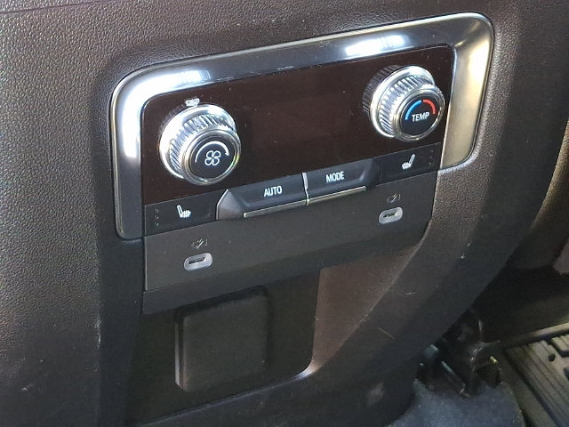 Used 2024 GMC Yukon XL SLT AWD/4WD image 19