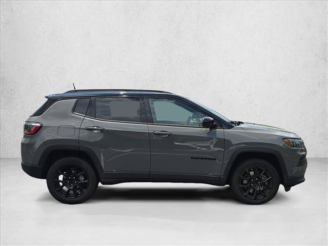 Used 2023 Jeep Compass Latitude w/ Convenience Group AWD/4WD image 4