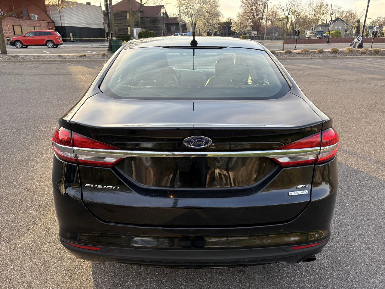 Used 2017 Ford Fusion SE w/ Fusion SE Technology Package FWD image 12