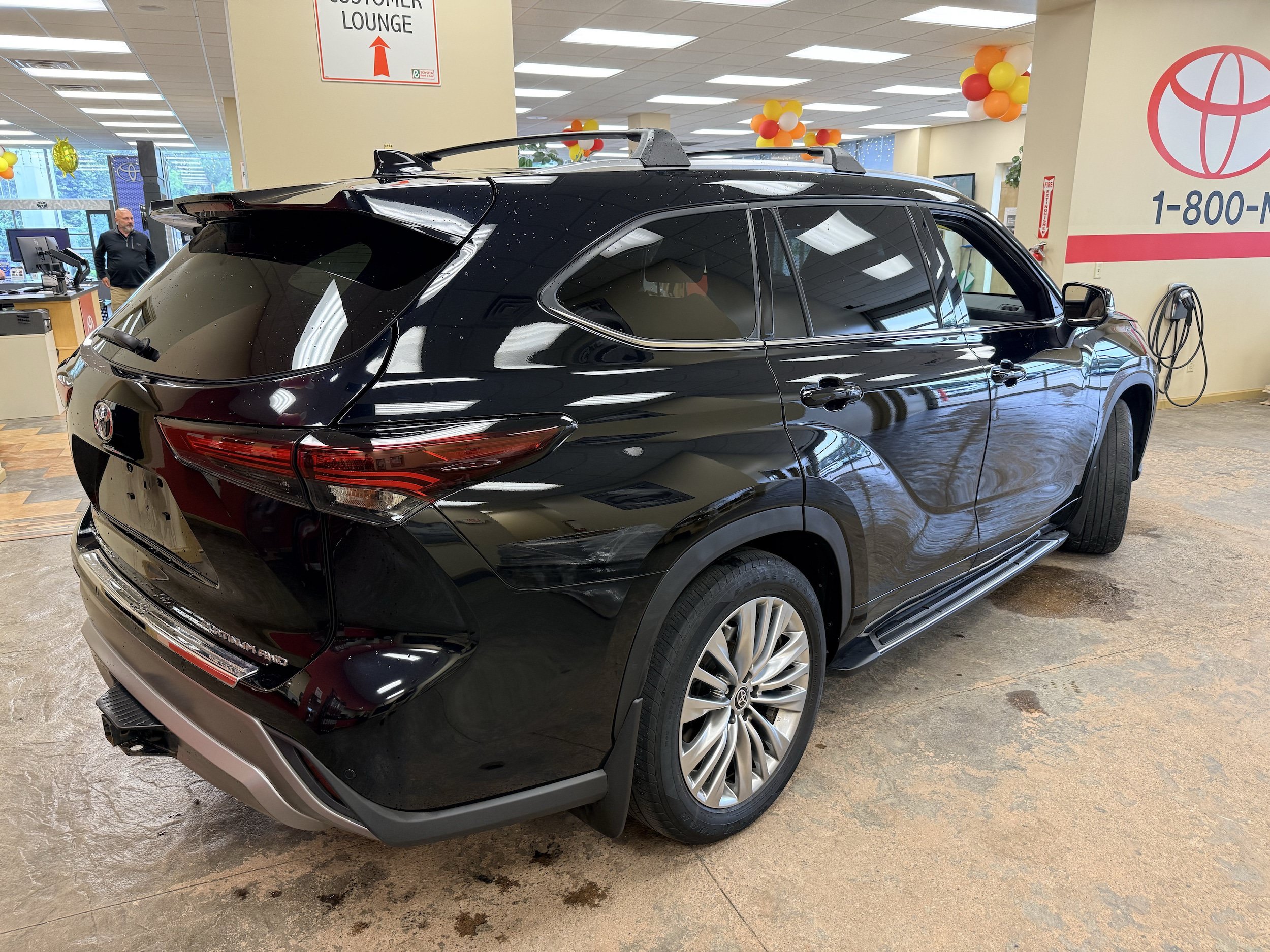 Used 2024 Toyota Highlander Platinum AWD/4WD image 11