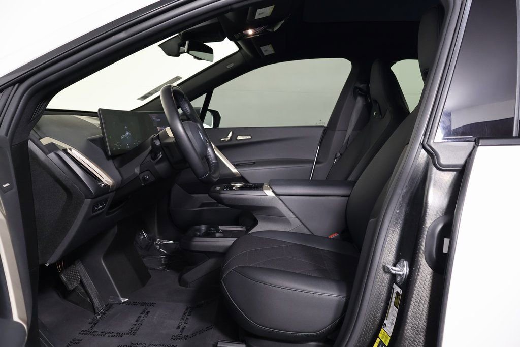 Used 2024 BMW iX xDrive50 w/ Sport Package image 10