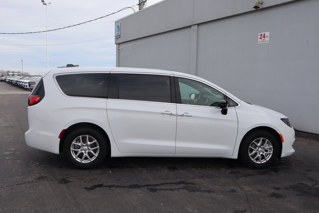 New 2026 Chrysler Voyager LX image 3