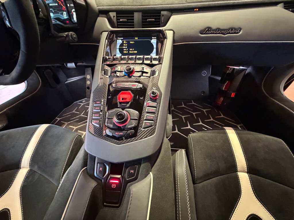 Used 2019 Lamborghini Aventador SVJ image 33
