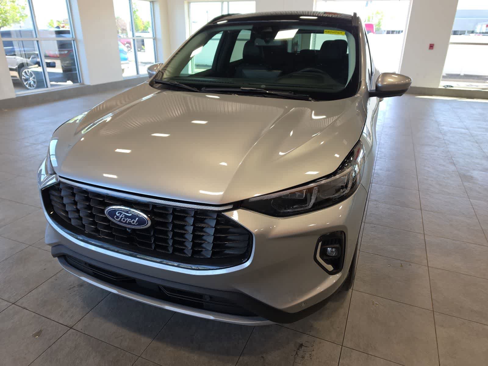 Used 2023 Ford Escape Platinum w/ Premium Technology Package AWD/4WD image 2