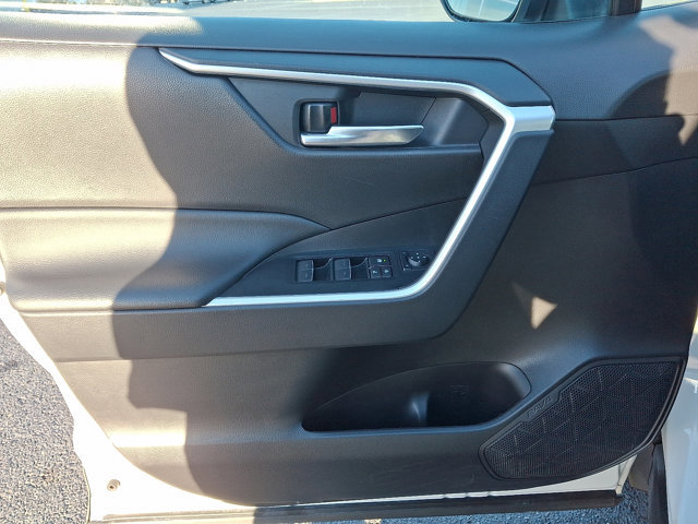 Used 2022 Toyota RAV4 XLE image 12