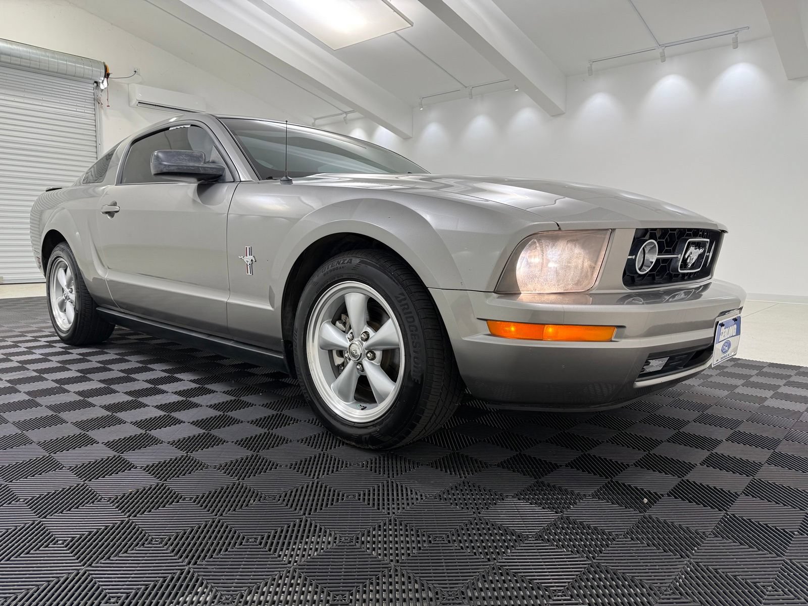 Used 2008 Ford Mustang Premium RWD image 1