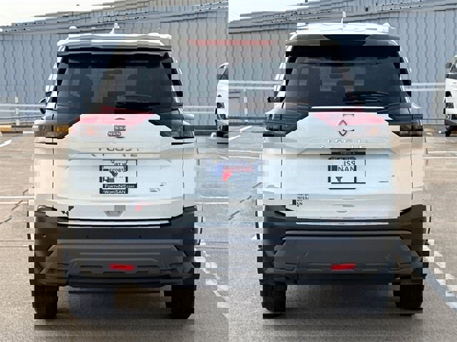 Used 2023 Nissan Rogue SV w/ SV Premium Package image 8