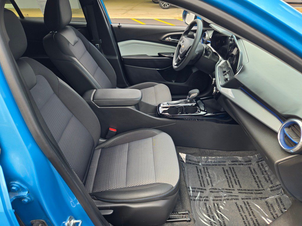 Certified 2025 Chevrolet Trax LT FWD image 7