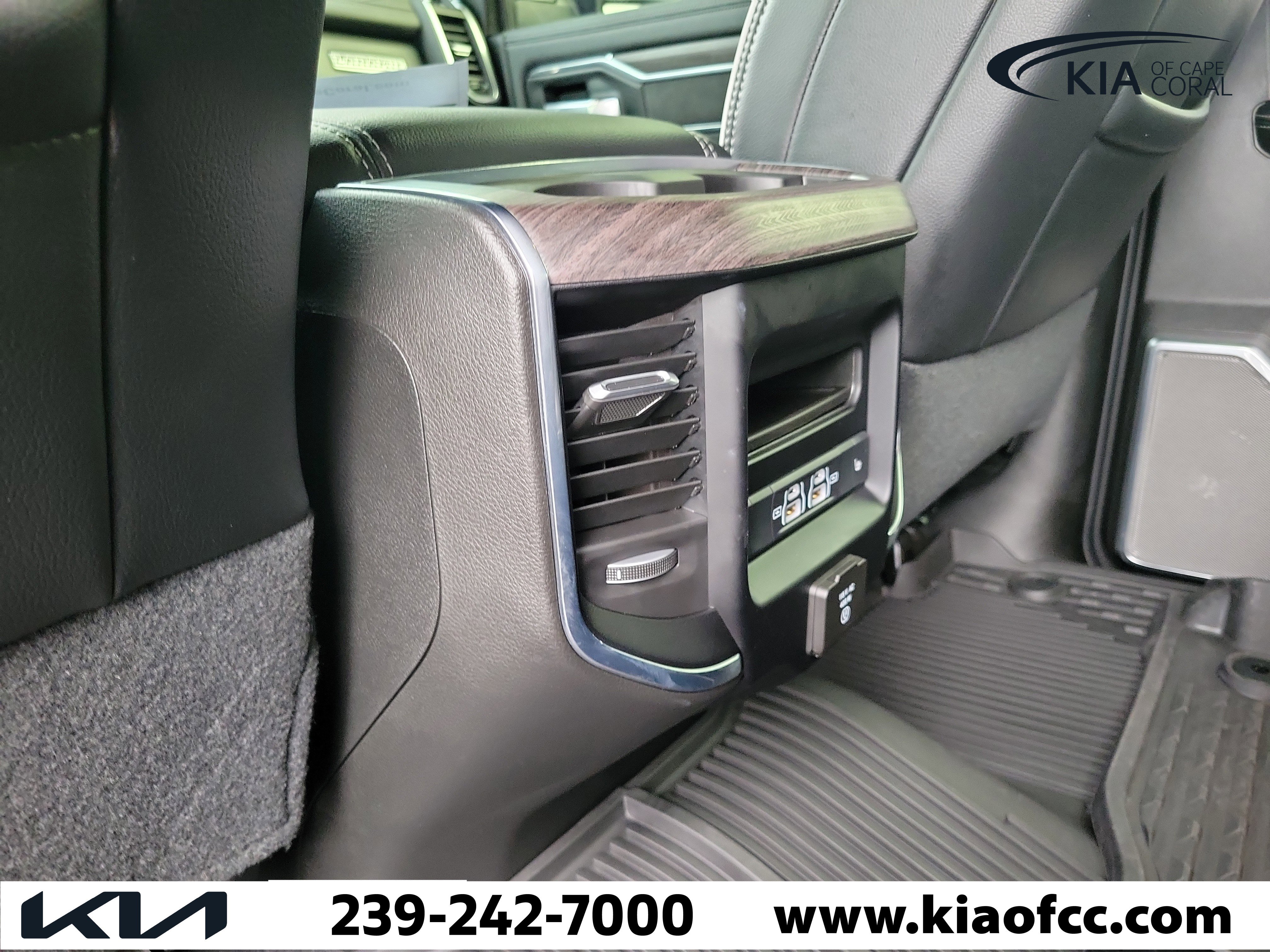Used 2026 RAM 2500 Laramie AWD/4WD image 17