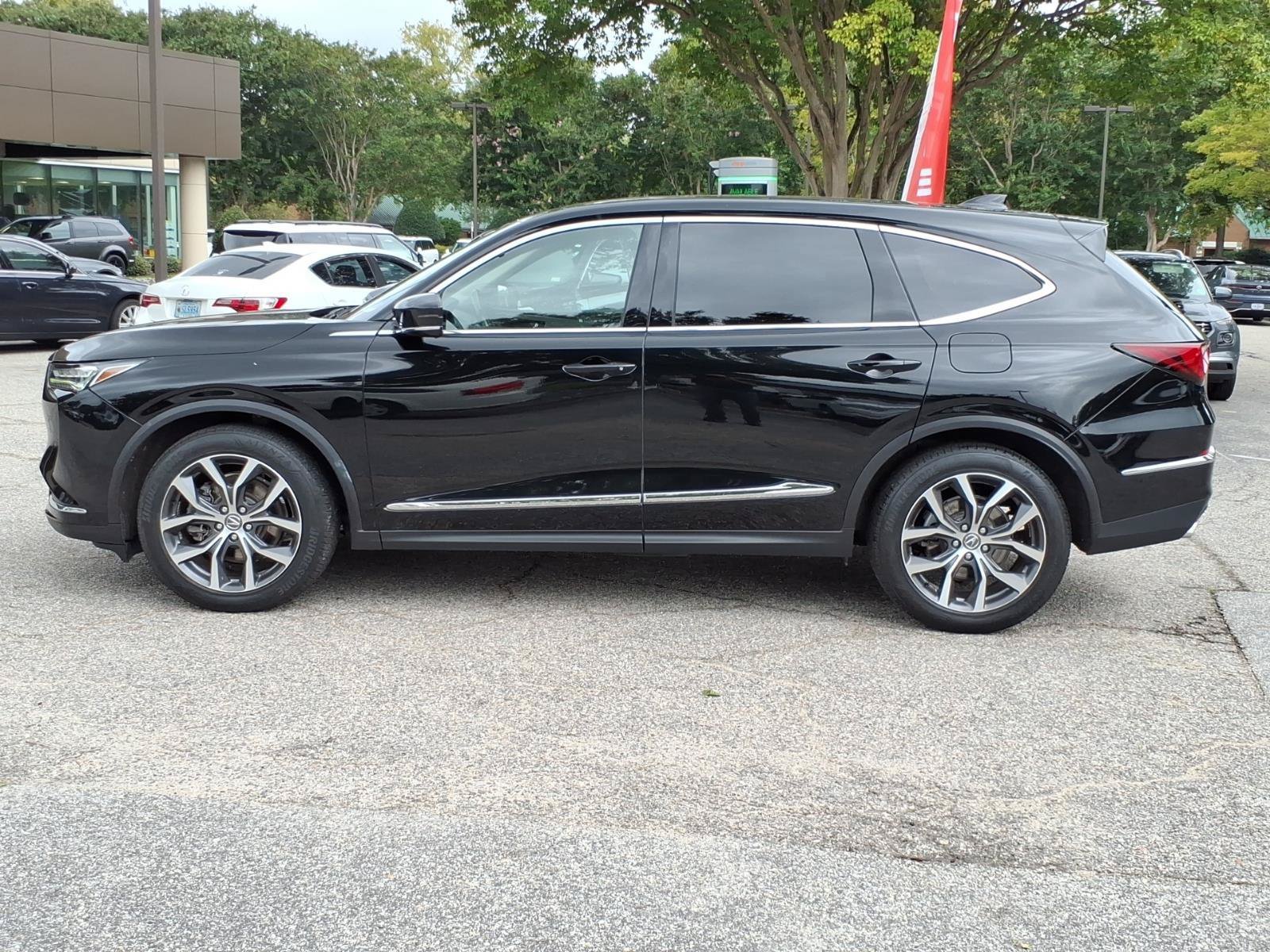 Used 2023 Acura MDX w/ Technology Package AWD/4WD image 3