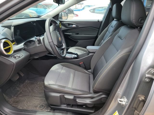Used 2024 Chevrolet Trax LT w/ Driver Confidence Package FWD image 12