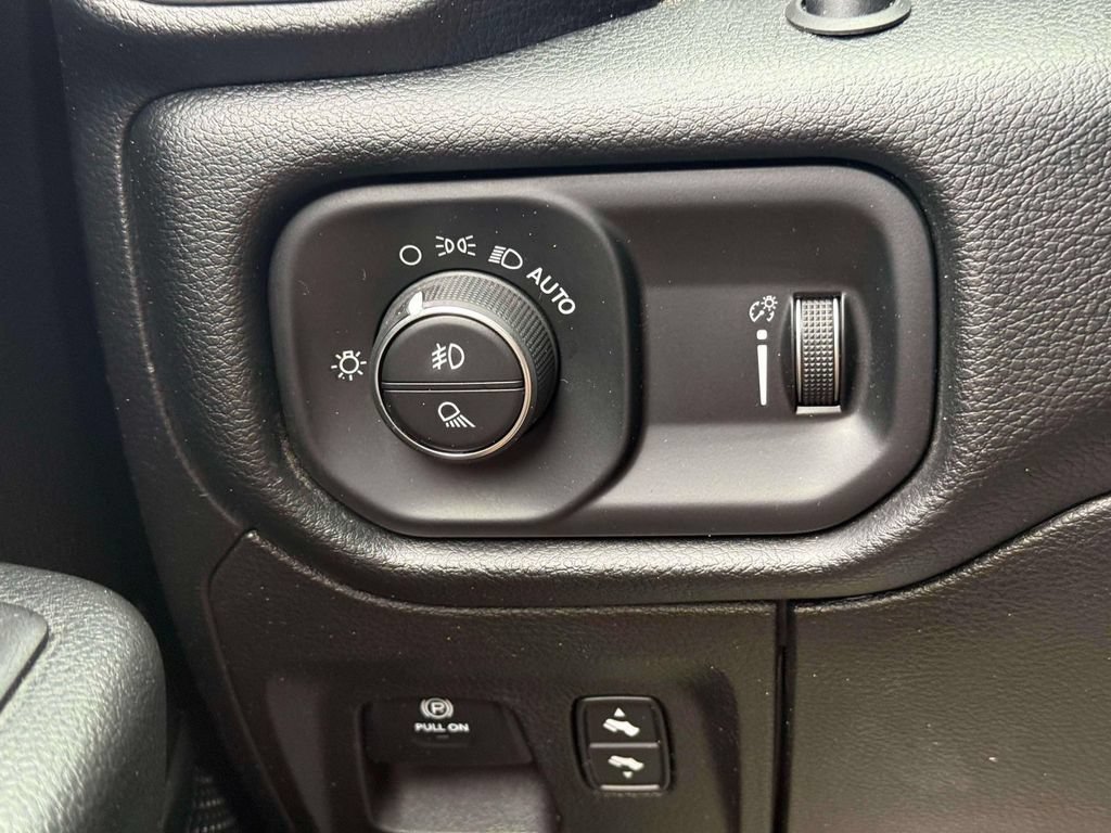 Used 2020 RAM 1500 Big Horn AWD/4WD image 17