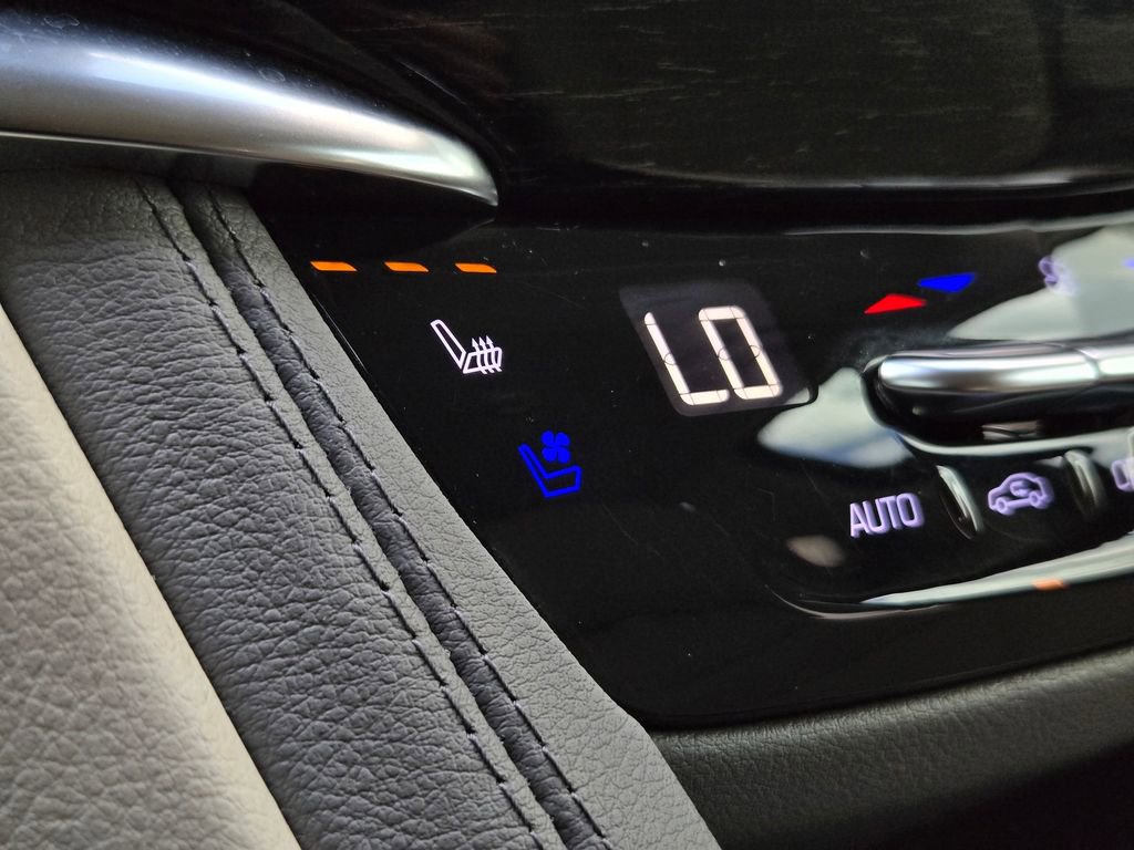 Used 2022 Cadillac XT6 Premium Luxury w/ Technology Package image 22