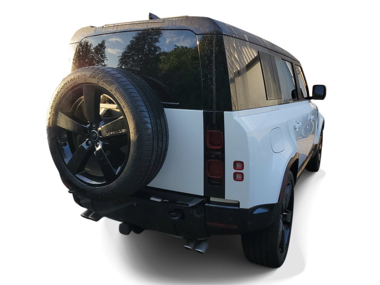 Used 2025 Land Rover Defender 110 X-Dynamic SE AWD/4WD image 4