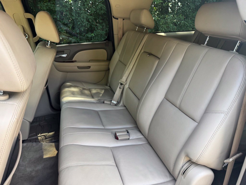 Used 2009 Chevrolet Suburban LT AWD/4WD image 18