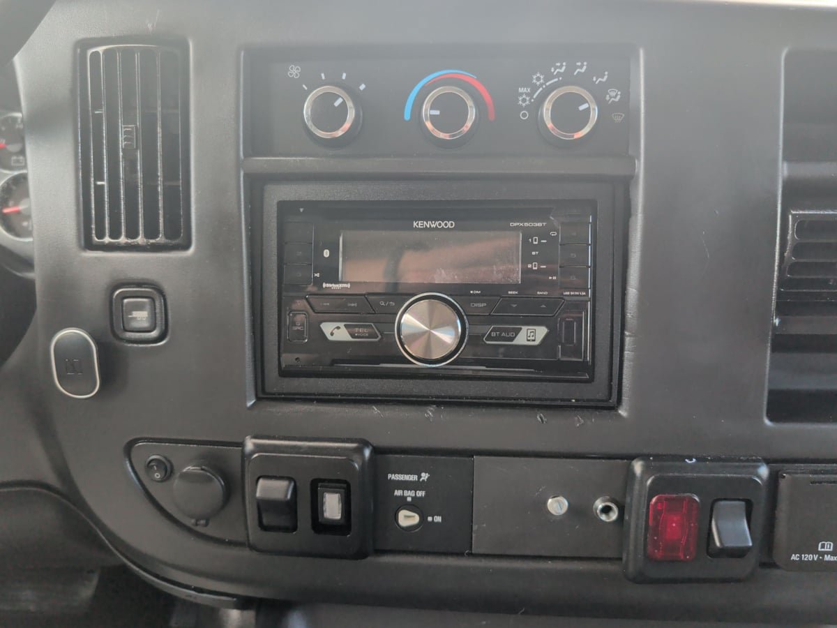 Used 2016 Chevrolet Express 4500 RWD image 23