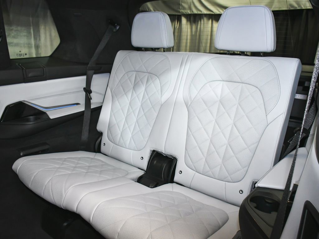 Used 2023 BMW X7 xDrive40i w/ Executive Package image 62