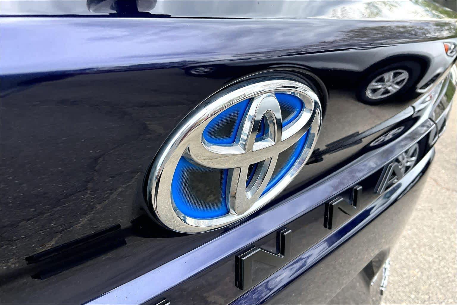 Certified 2024 Toyota Sienna XLE w/ XLE Plus Package AWD/4WD image 30