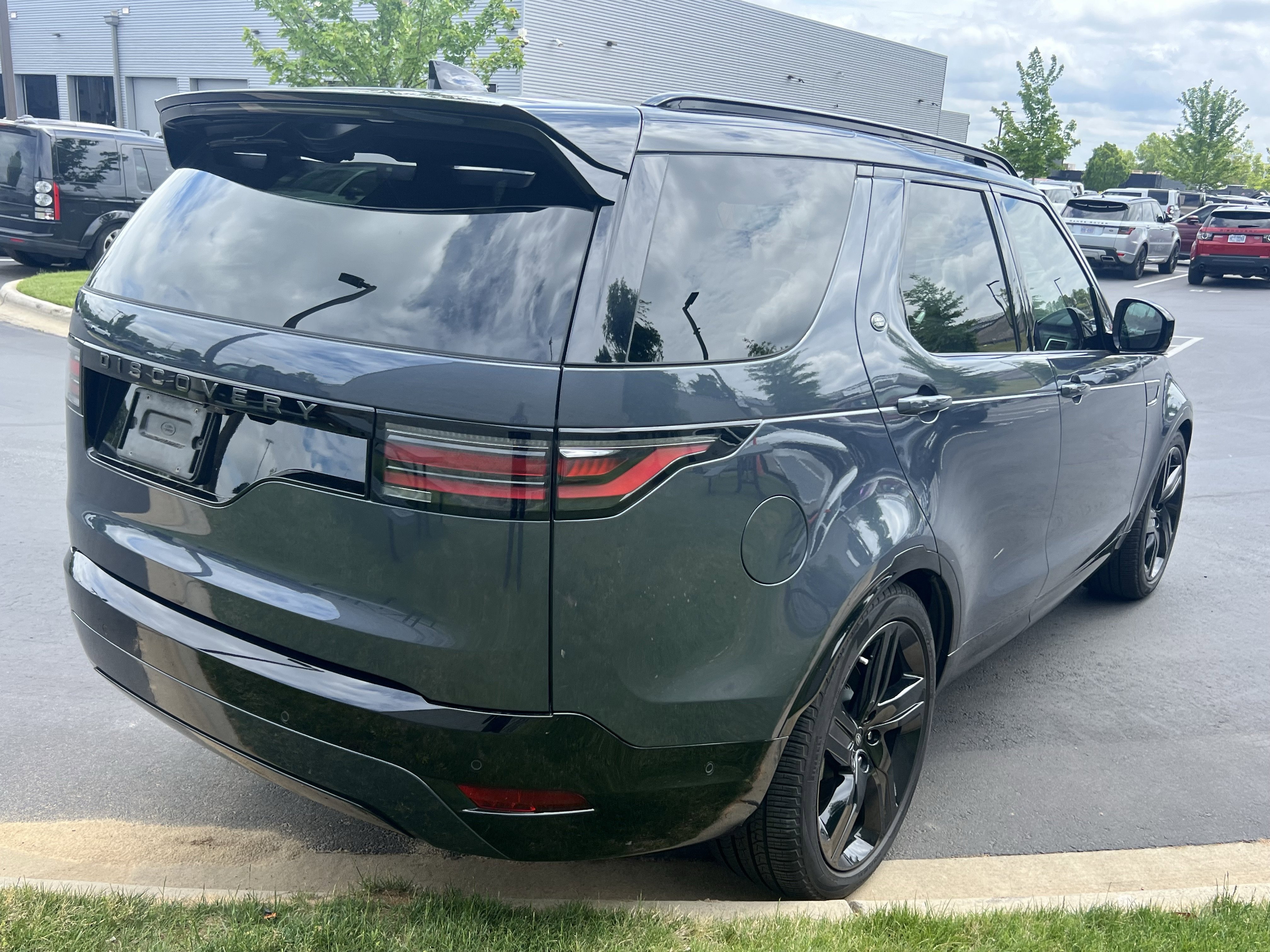 Certified 2025 Land Rover Discovery Dynamic SE AWD/4WD image 7