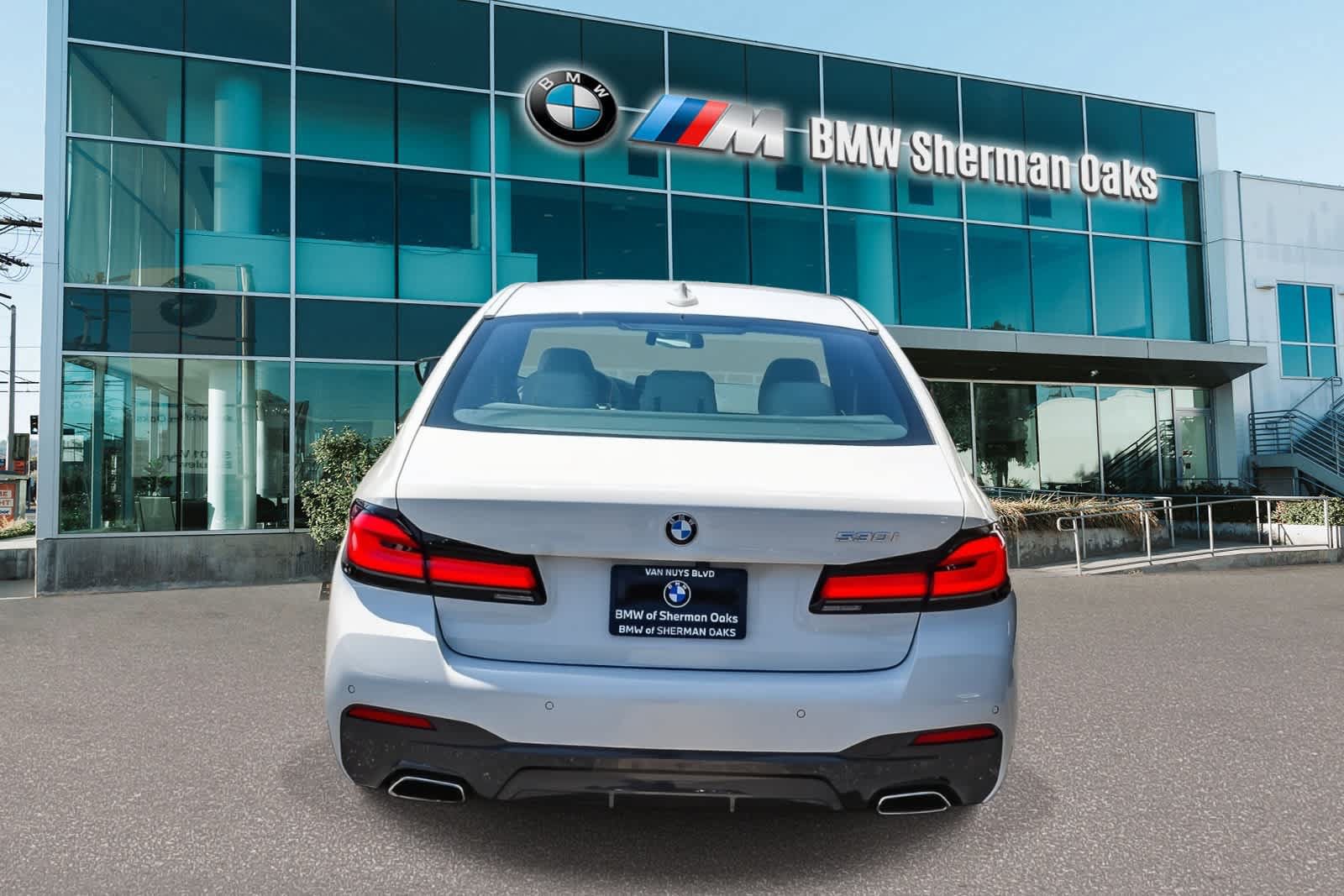 Certified 2023 BMW 530i w/ M Sport Package RWD image 5
