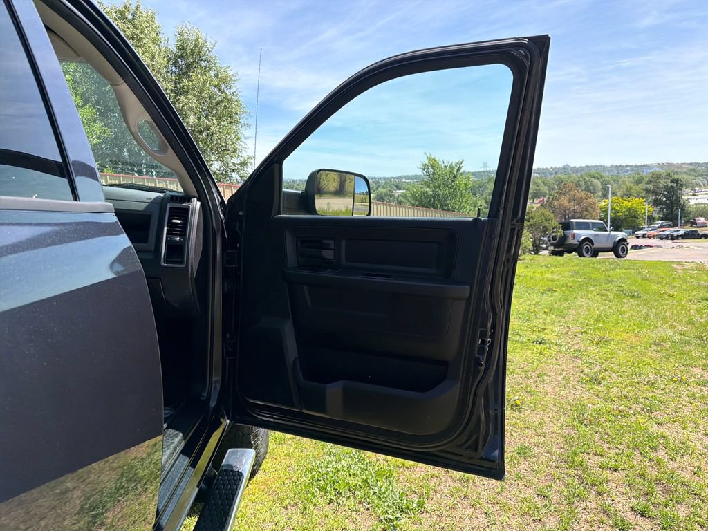Used 2018 RAM 3500 Tradesman w/ Chrome Appearance Group AWD/4WD image 30