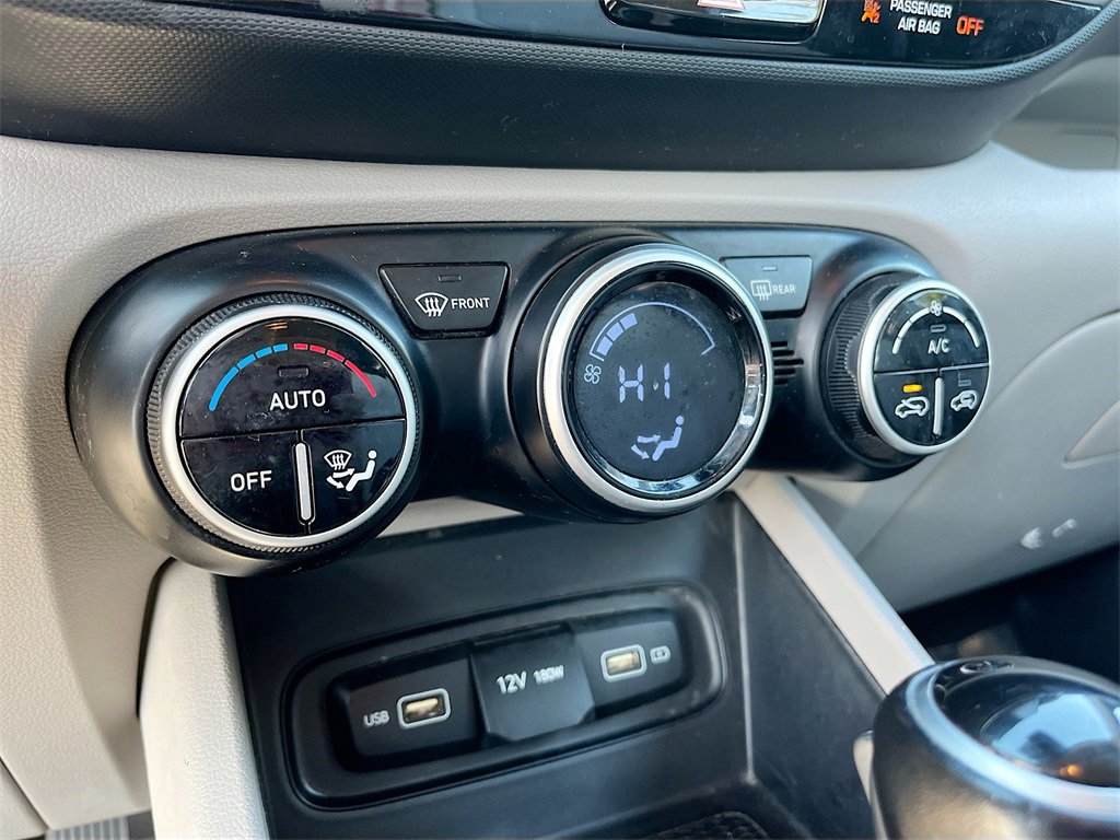 Used 2022 Hyundai Venue SEL w/ Cargo Package image 15