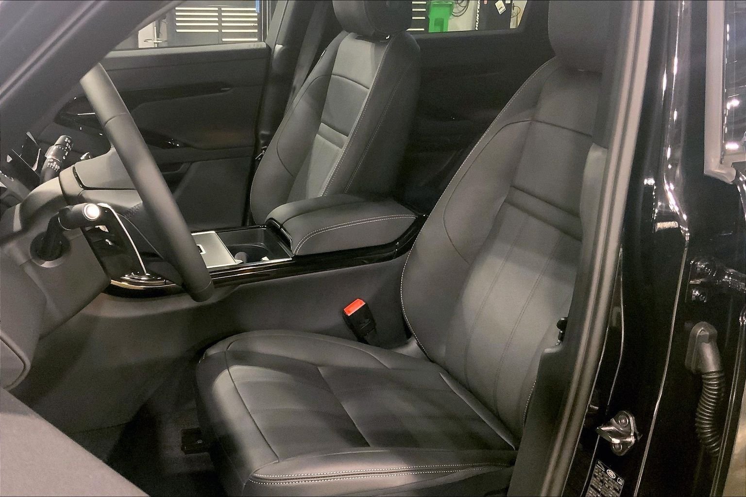 New 2026 Land Rover Range Rover Evoque Hoxton AWD/4WD image 9
