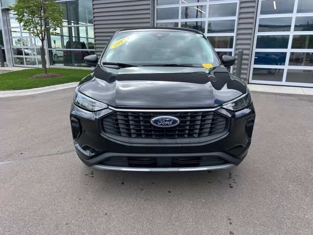 Used 2023 Ford Escape Active AWD/4WD image 2
