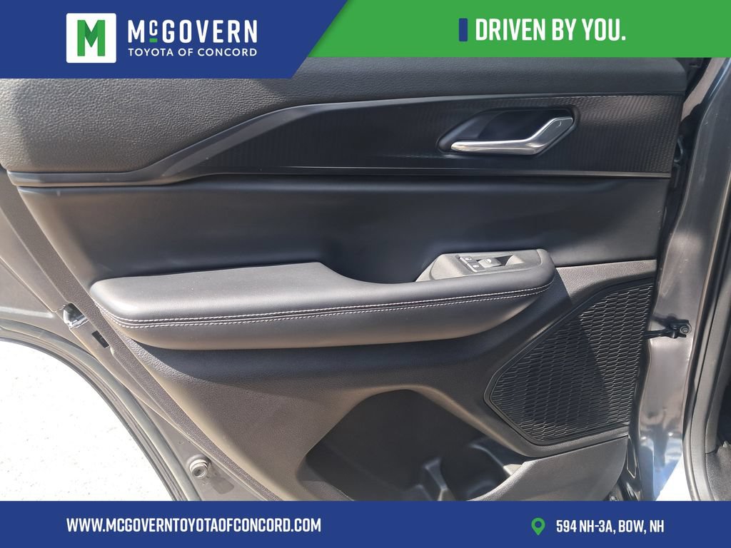Used 2025 Jeep Grand Cherokee Altitude AWD/4WD image 13