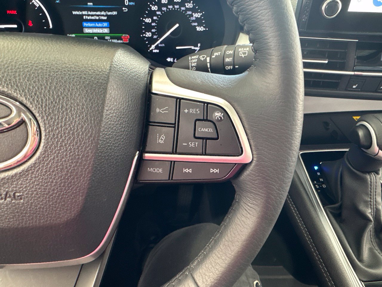 Used 2026 Toyota Sienna XLE FWD image 22