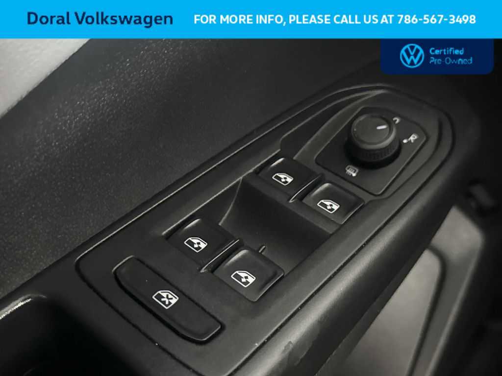 Certified 2022 Volkswagen Taos SE FWD image 17