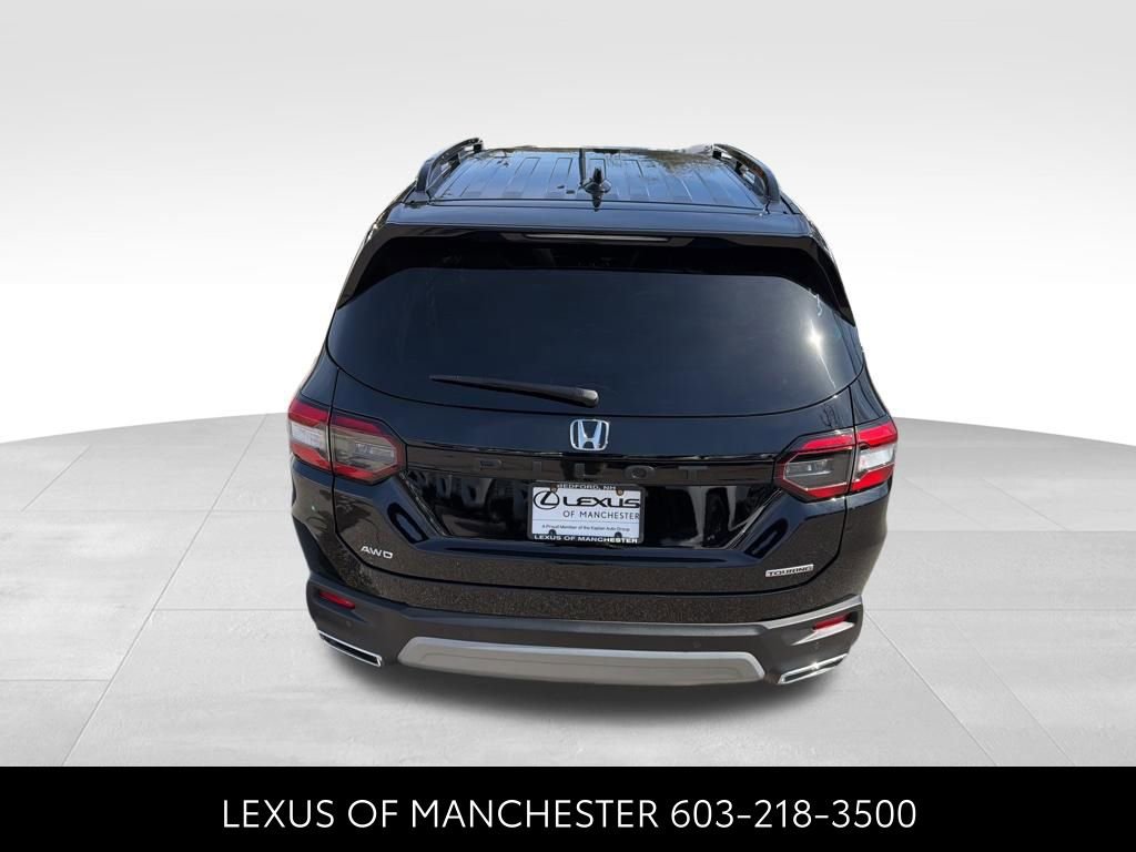 Used 2025 Honda Pilot Touring image 5