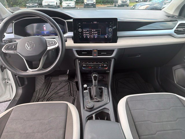Used 2025 Volkswagen Taos SE AWD/4WD image 14
