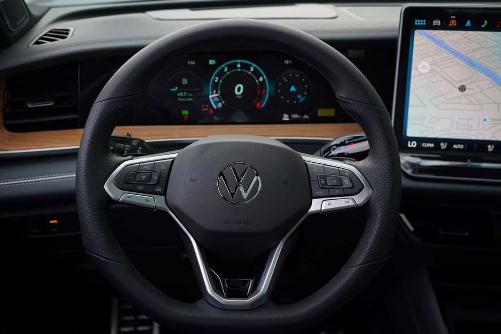 New 2026 Volkswagen Tiguan SEL R-Line AWD/4WD image 10