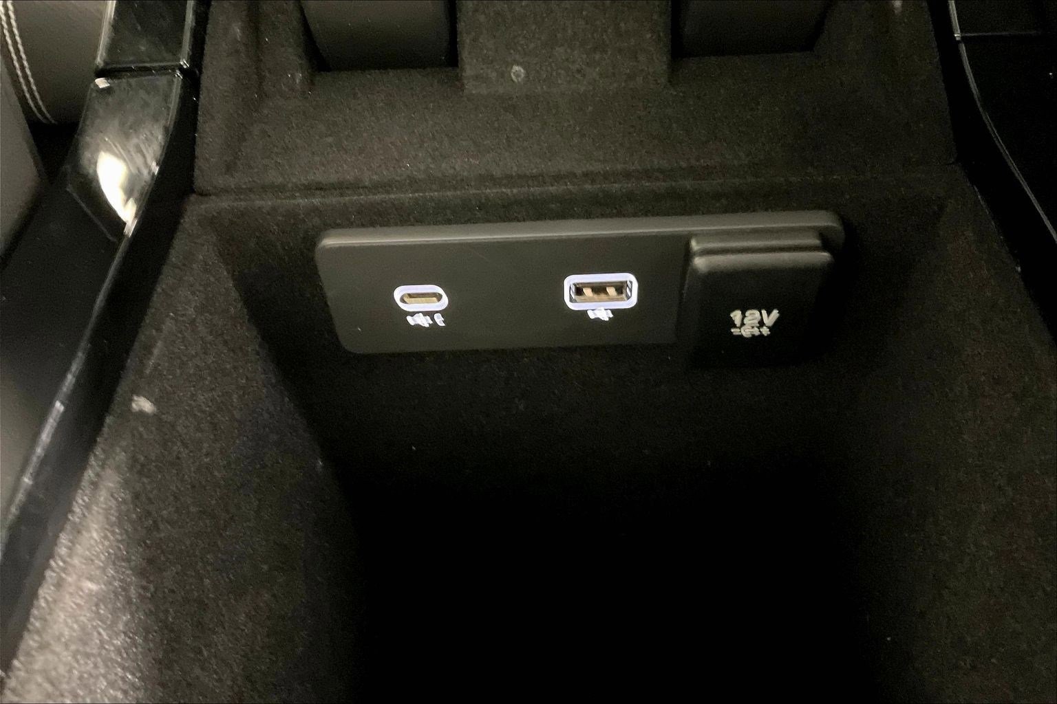 Used 2021 Land Rover Range Rover Velar R-Dynamic S image 15