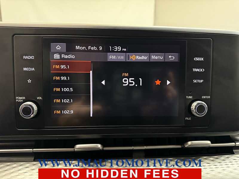 Used 2024 Kia Carnival LX image 24
