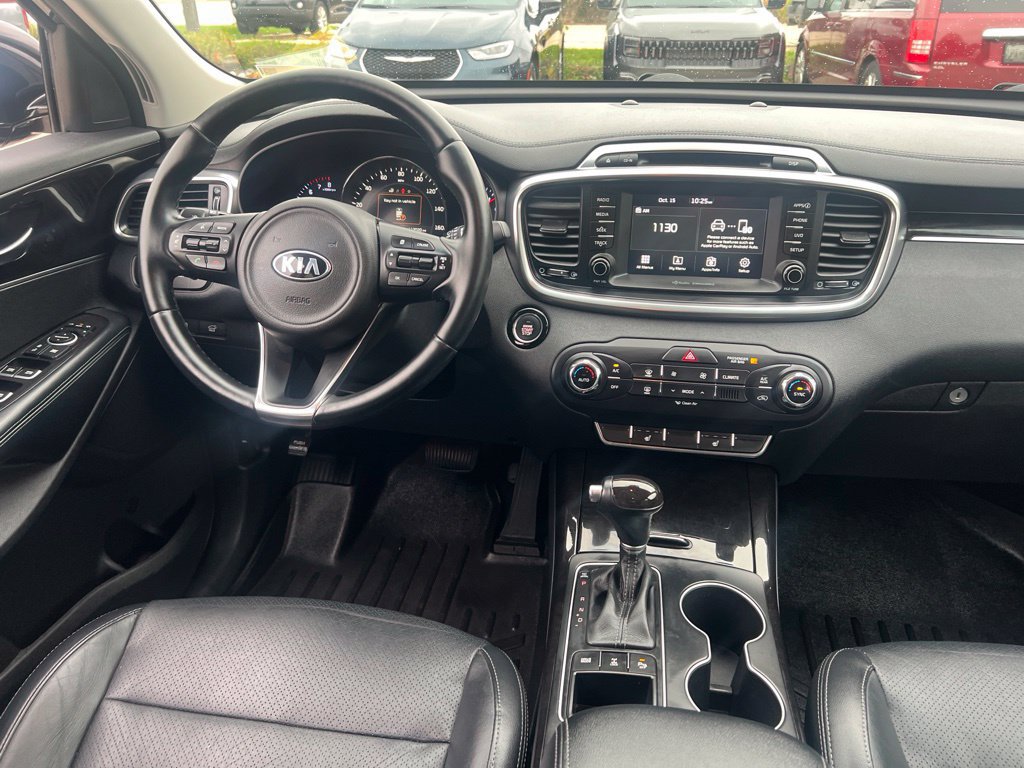 Used 2017 Kia Sorento EX w/ EX V6 Premium Package AWD/4WD image 16