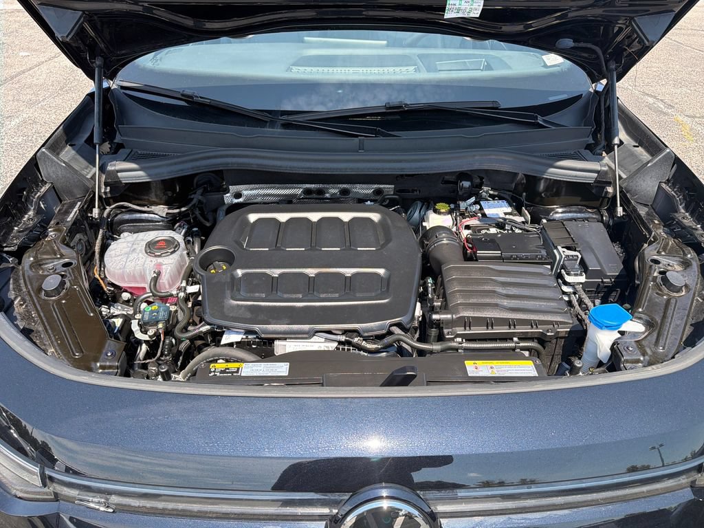 Used 2025 Volkswagen Tiguan SE R-Line FWD image 26